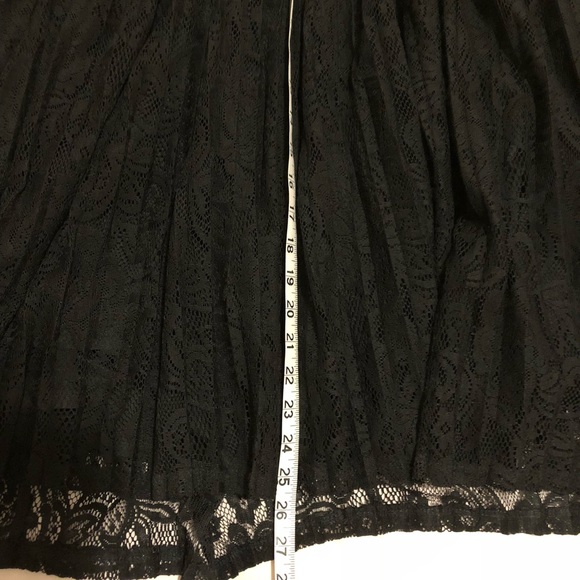 Beautiful Lace Skirt - Picture 3 of 3